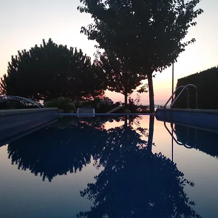 Rural Noalla מלון